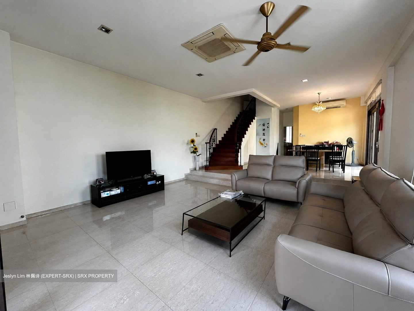 Phillips Avenue (D19), Semi-Detached #572768161